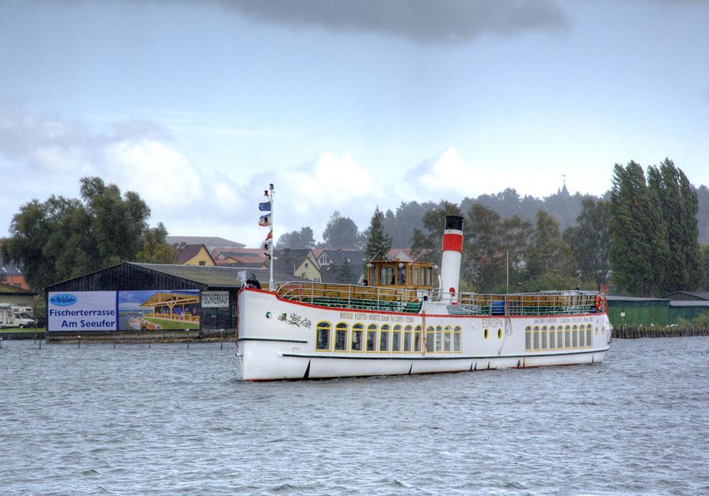 Uferpromenade *